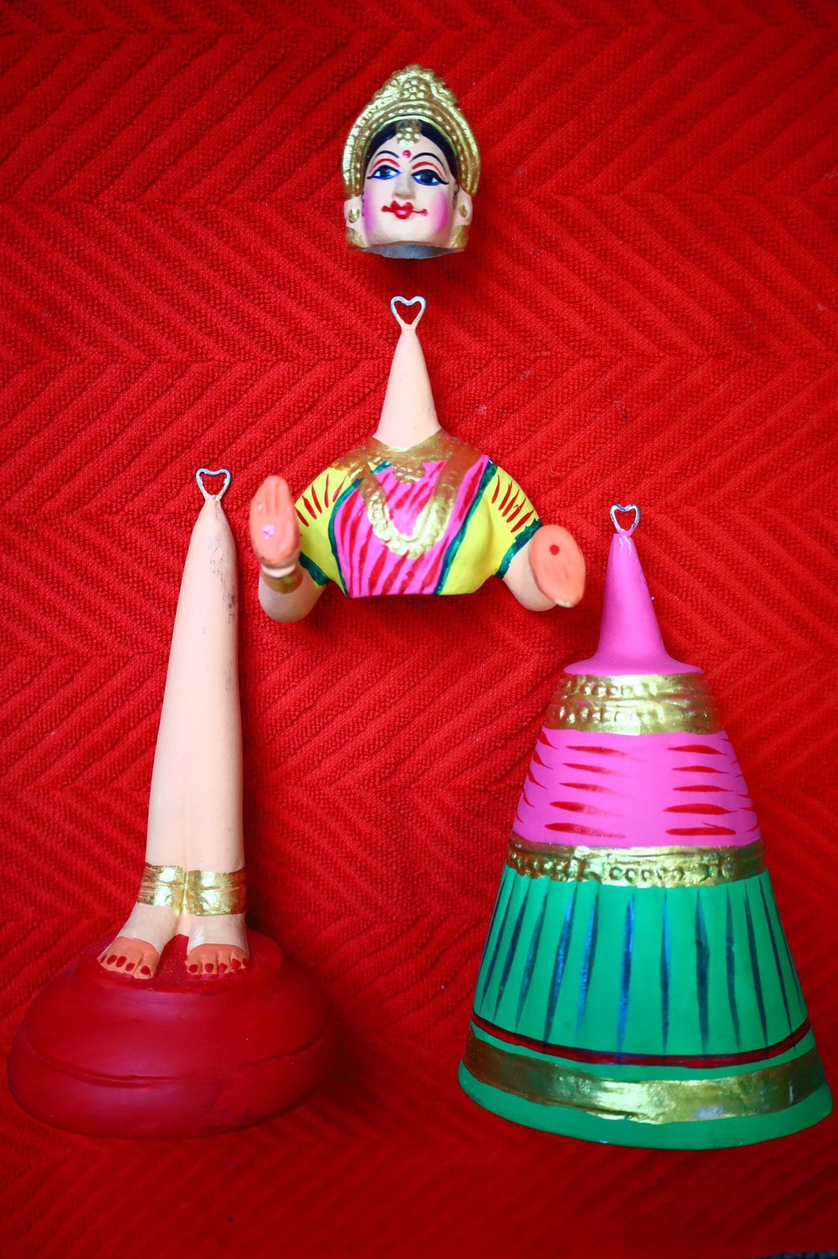 Kondapalli Buttabomma dancing doll, 13 inch bobble toy
