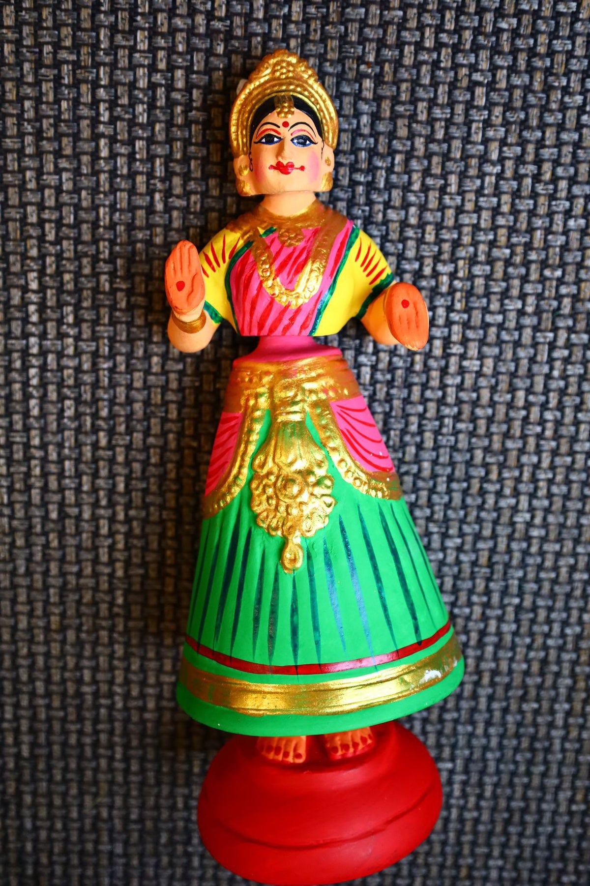 Kondapalli Buttabomma dancing doll, 13 inch bobble toy
